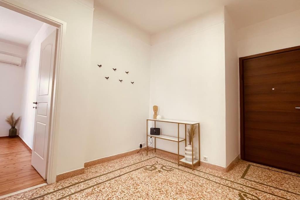 Daisy Apartment 15 Min To Acropolis Athens Luaran gambar