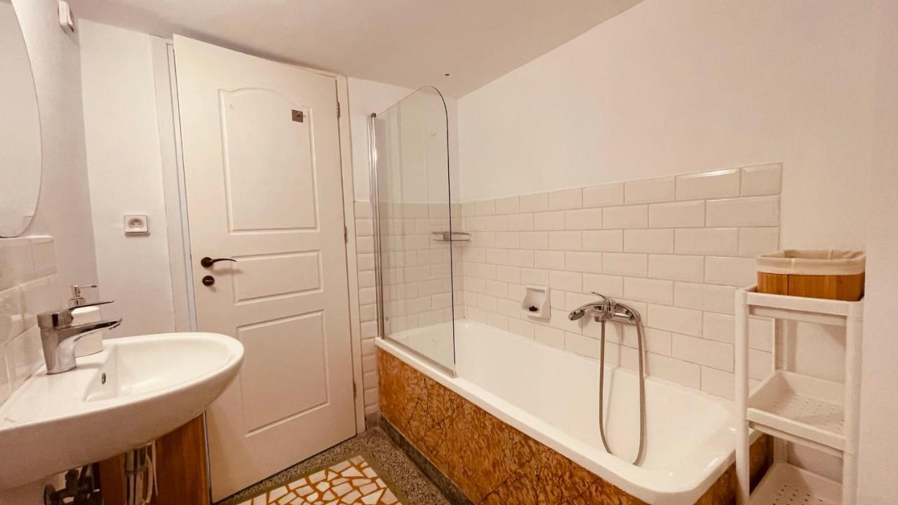 Daisy Apartment 15 Min To Acropolis Athens Luaran gambar